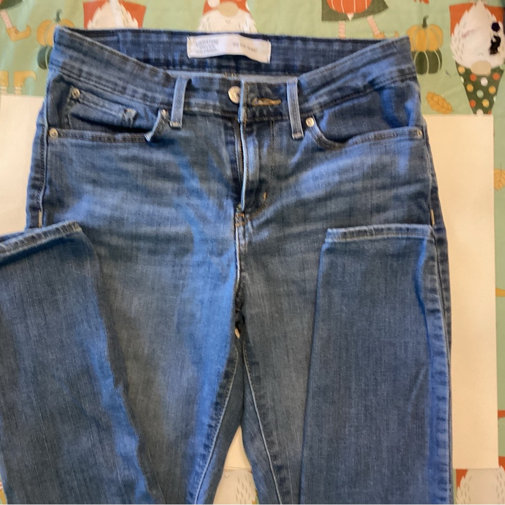 Signature Levi’s Mid Rise Skinny